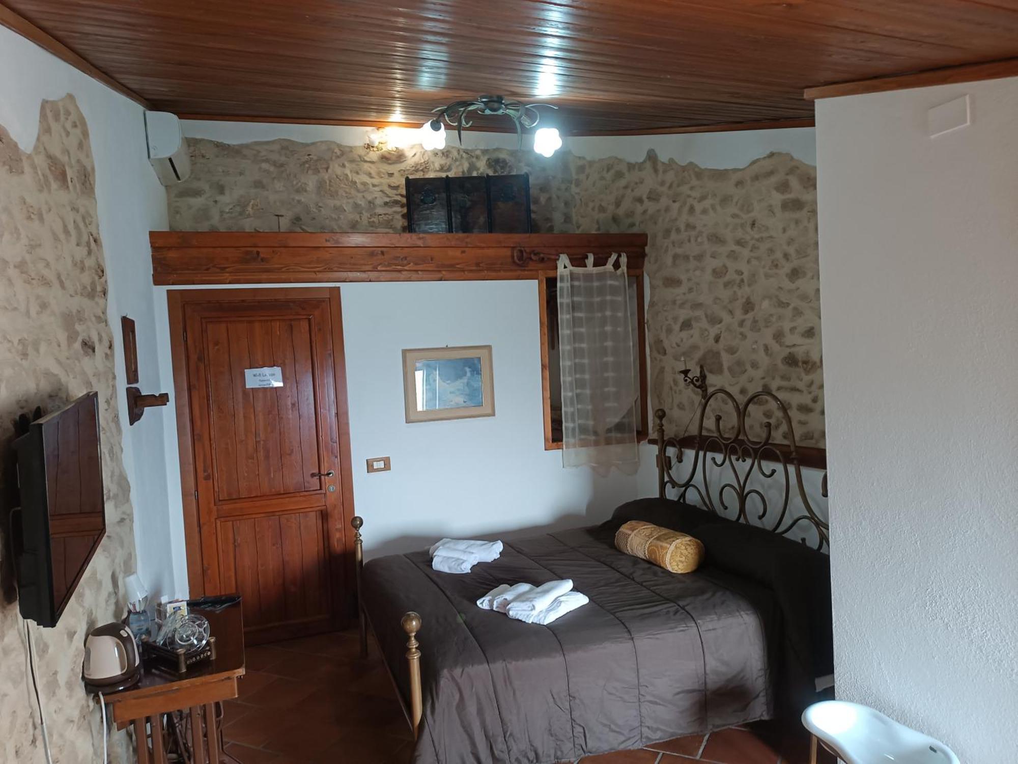 La Rupe Bed And Breakfast Norma Pokoj fotografie