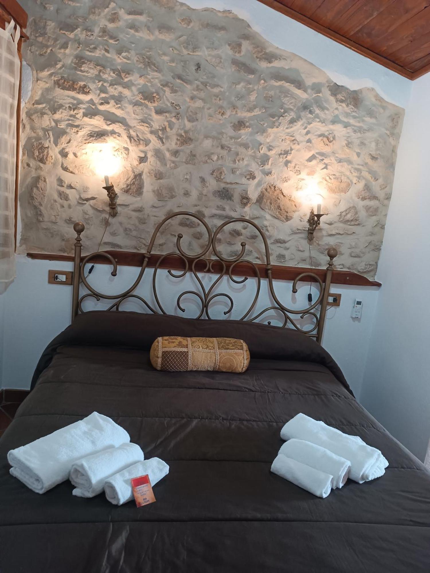 La Rupe Bed And Breakfast Norma Pokoj fotografie